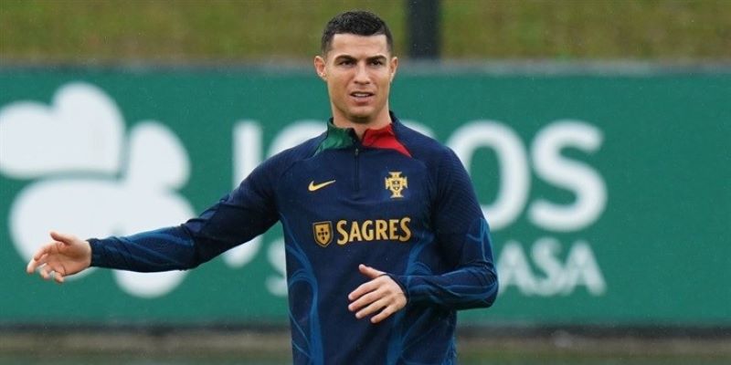 Lương Ronaldo - Điều Gì Giúp Cr7 Có Được Nguồn Thu Khủng?